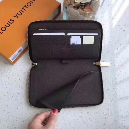 Stylish Calfskin Wallet – Limited Edition