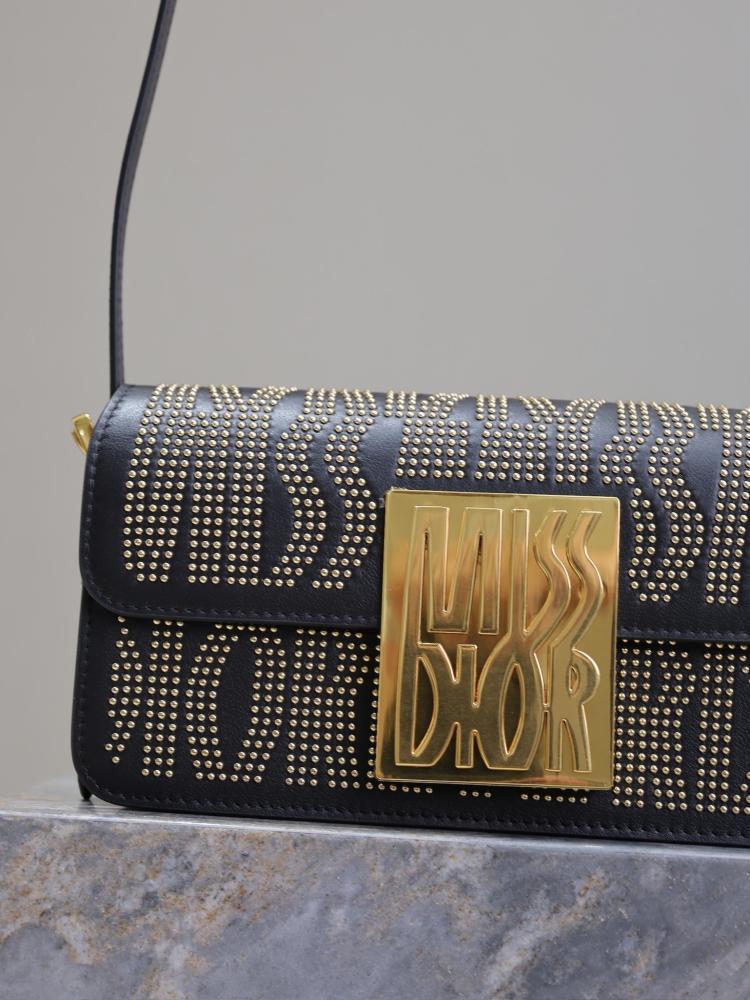 Elegant Shoulder Bag