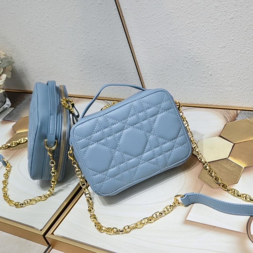 Elegant Stylish Calfskin Shoulder Bag – Limited Edition