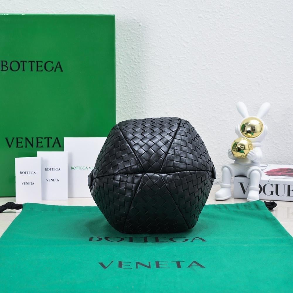 Stylish Refined Lambskin Shoulder Bag