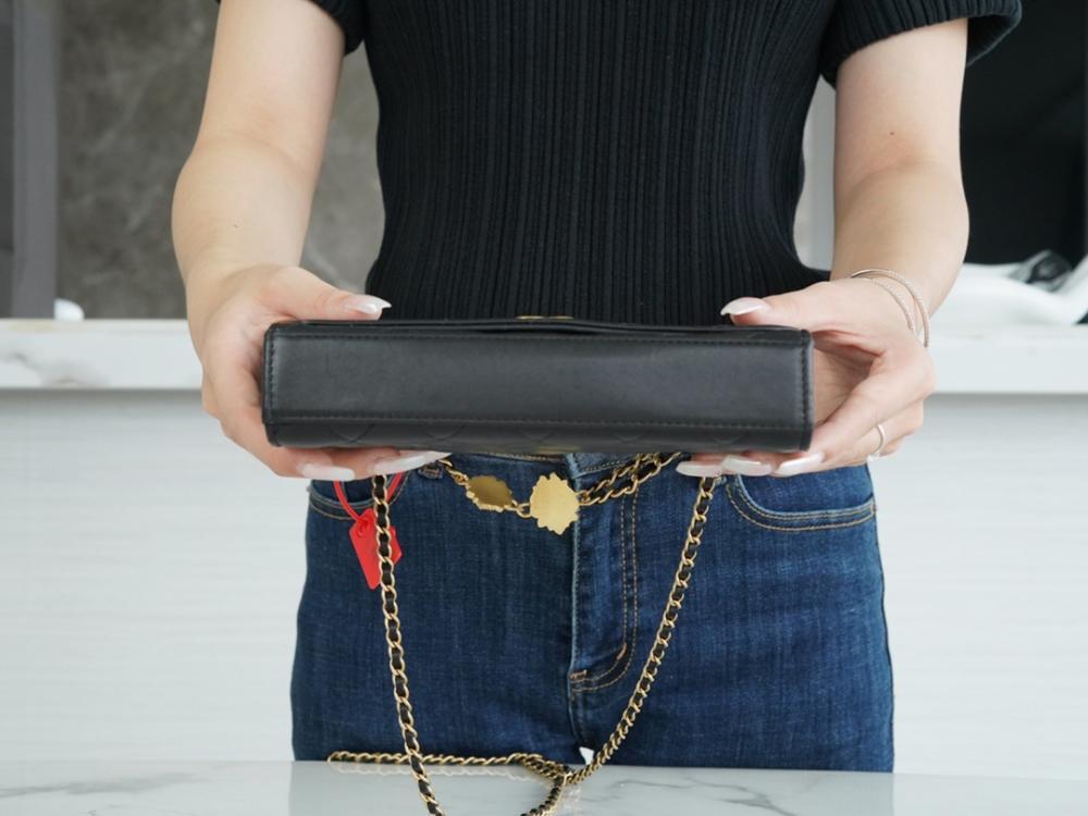 Elegant Leather Shoulder Bag