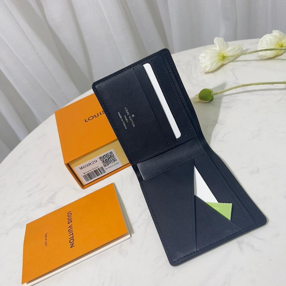 Italian-Inspired Stylish Calfskin Wallet