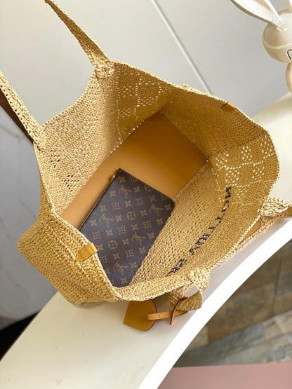 Elegant Stylish Woven Raffia Top Handle Bag