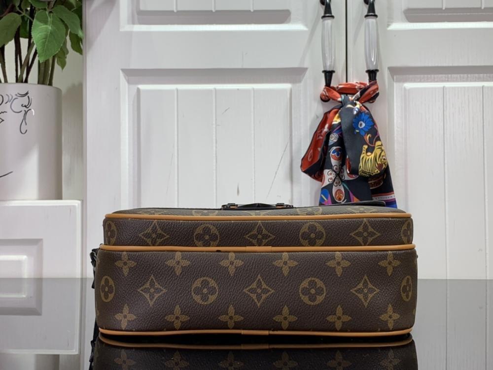 Classic Shoulder Bag