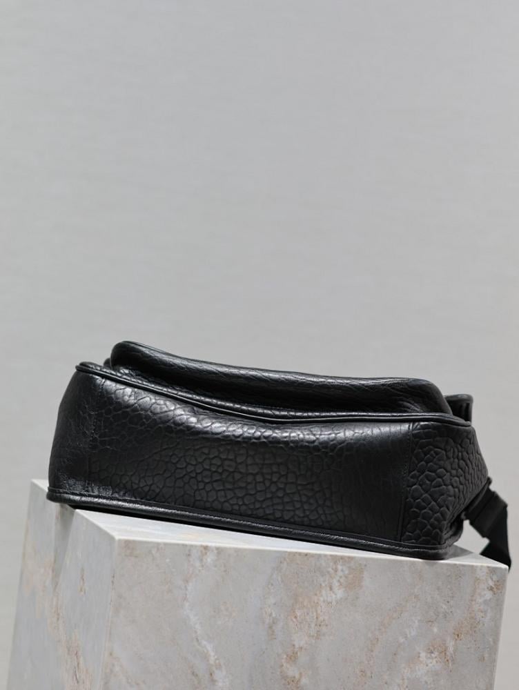 Modern Refined Lambskin Shoulder Bag