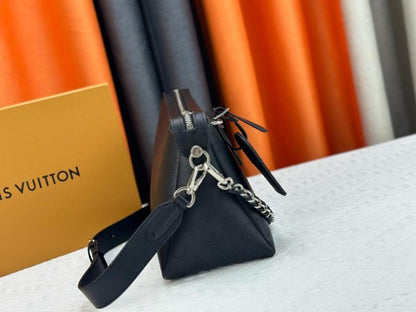 Elegant Leather Shoulder Bag – Limited Edition