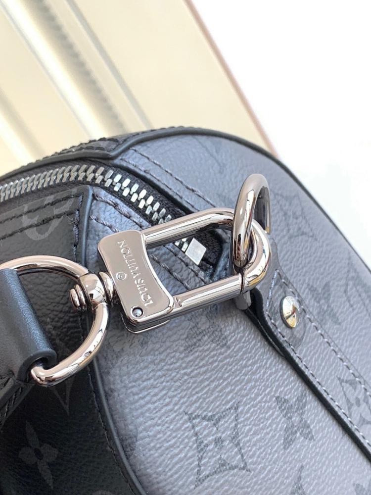 Luxury Leather Crossbody Bag – Limited Edition