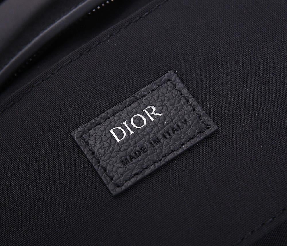 Stylish Refined Black Quilted Calfskin Crossbody Bag