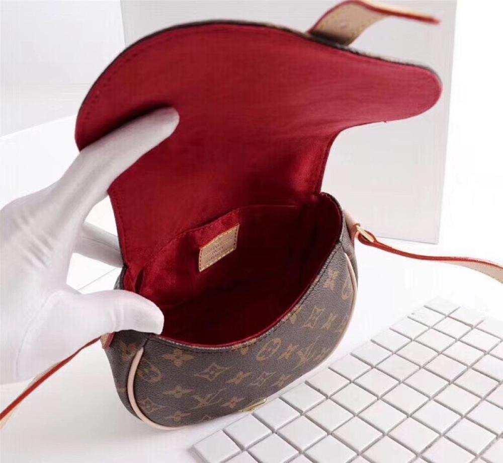 Modern Italian-Inspired Shoulder Bag