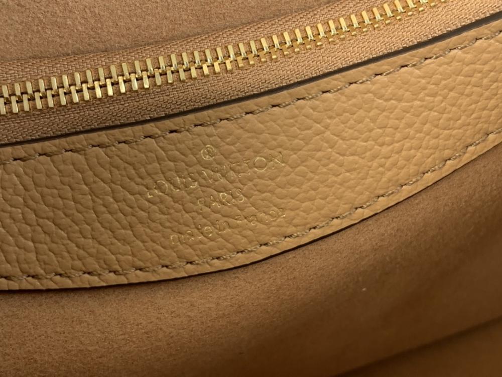 Classic Shoulder Bag