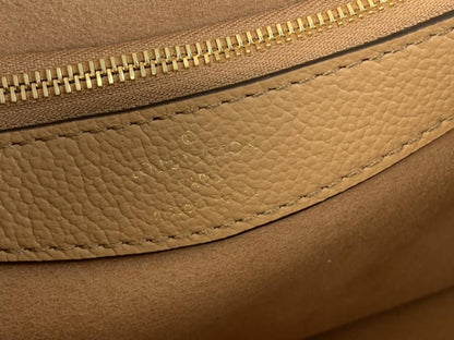 Classic Shoulder Bag