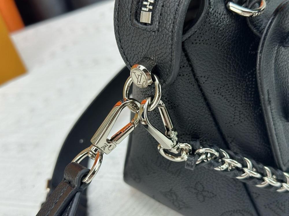 Elegant Leather Shoulder Bag – Limited Edition
