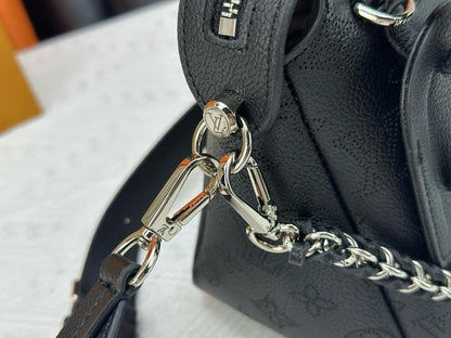 Elegant Leather Shoulder Bag – Limited Edition