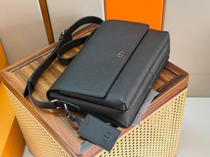 Modern Elegant Black Leather Shoulder Bag