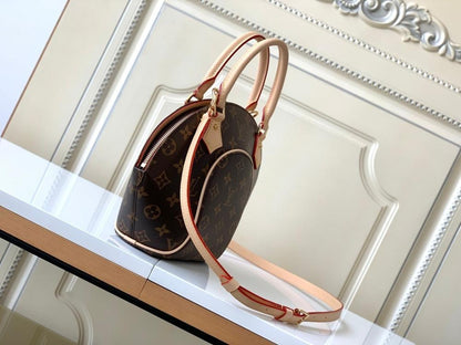 Luxury Leather Shoulder Bag – Limited Edition