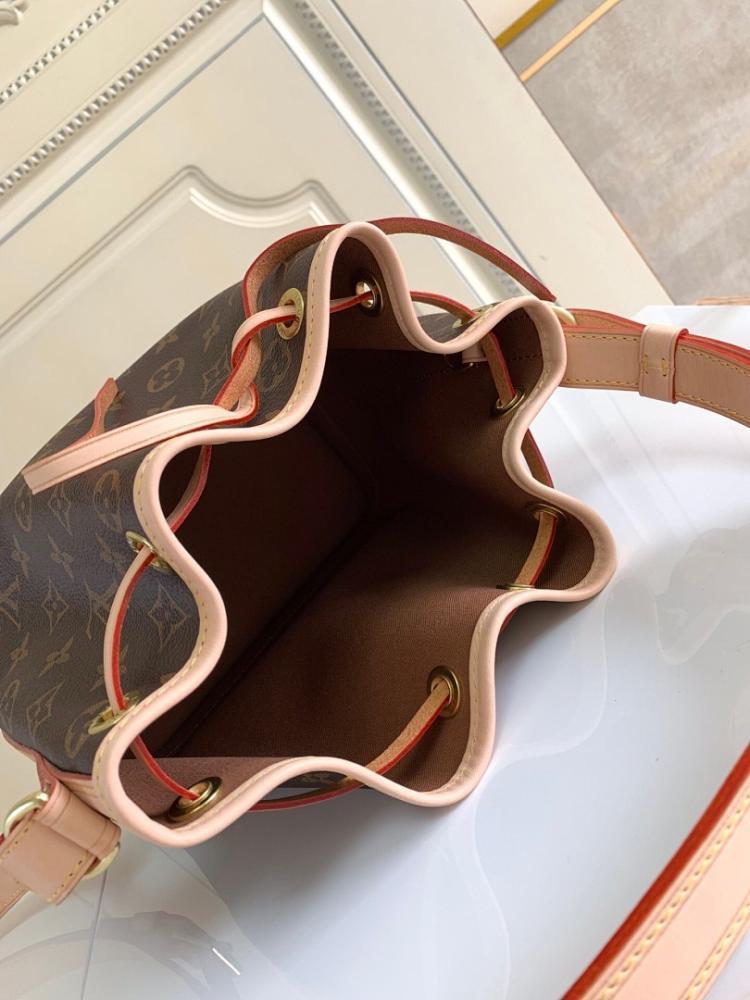 Classic Modern Leather Bucket Bag