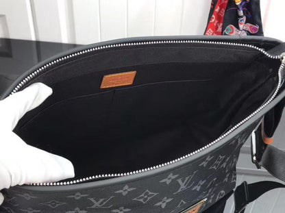 Classic Messenger Bag