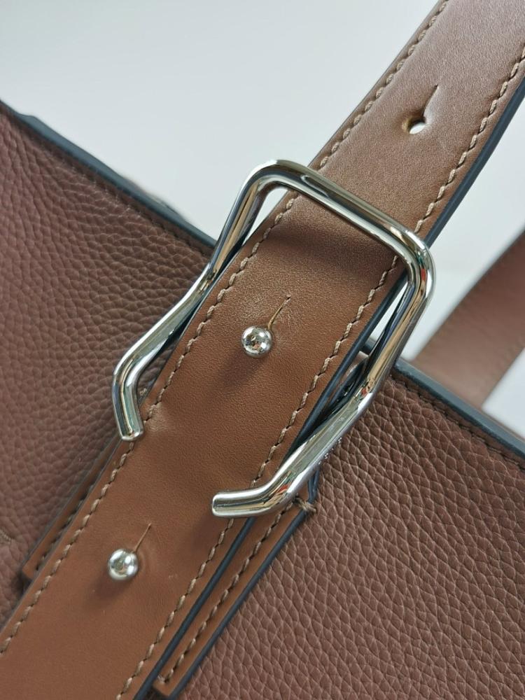 Modern Elegant Leather Bag