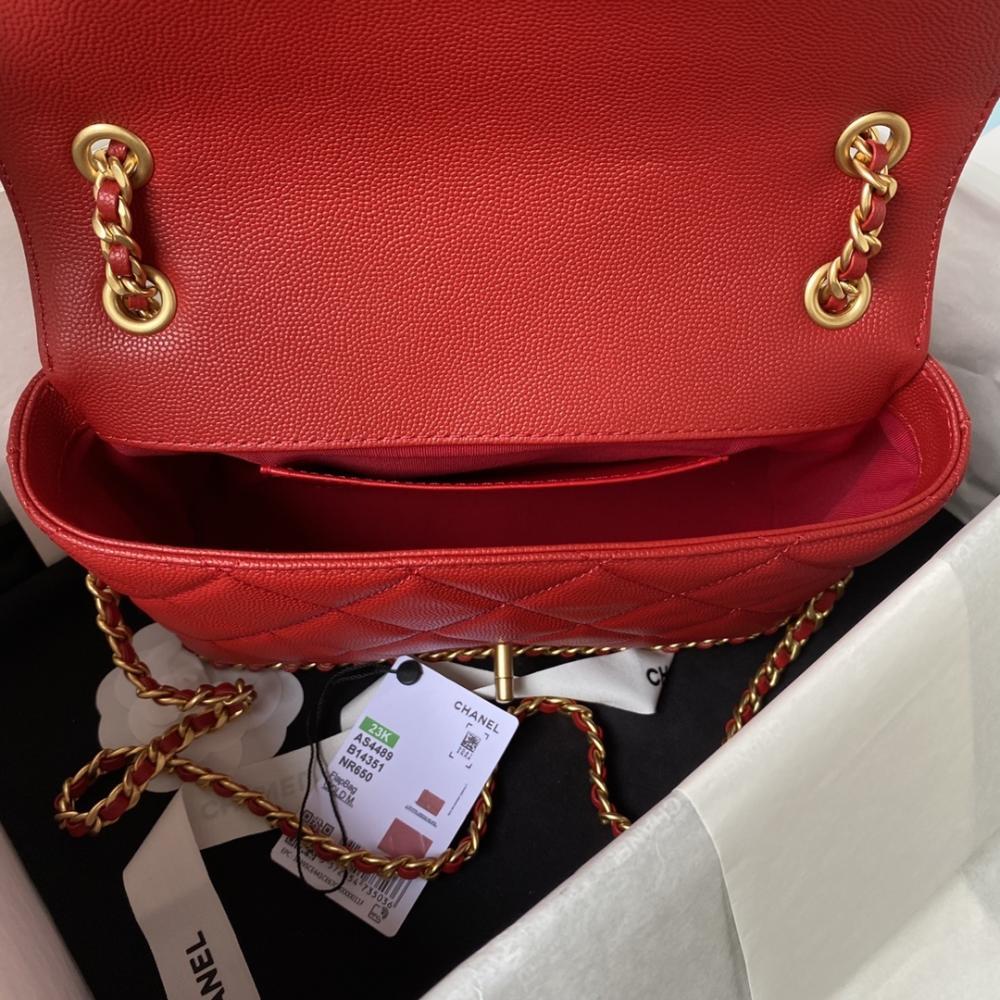Classic Shoulder Bag