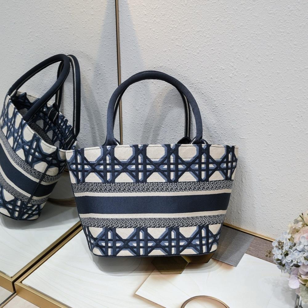 Classic Italian-Inspired Tote Bag