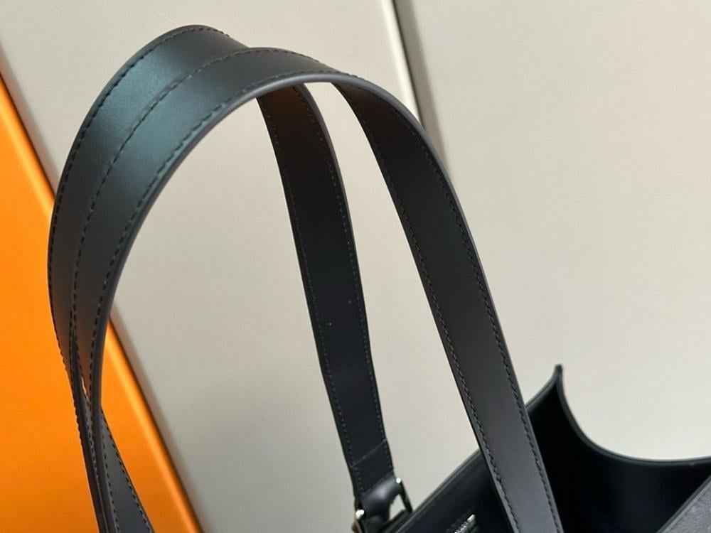 Stylish Refined Crossbody Bag