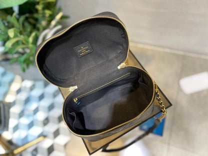 Classic Woven Leather Shoulder Bag – Limited Edition