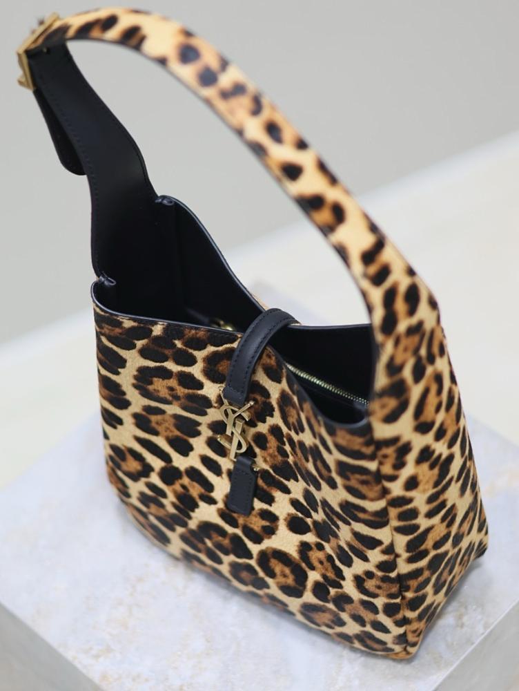 Alma Leather Shoulder Bag