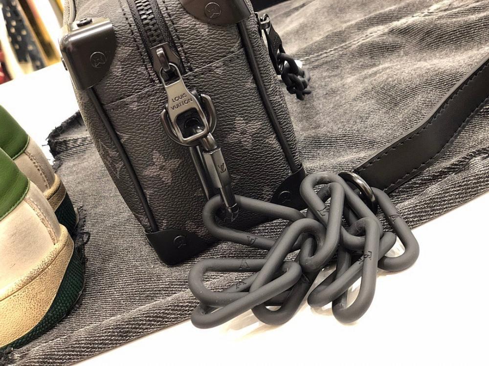 Modern Elegant Crossbody Bag