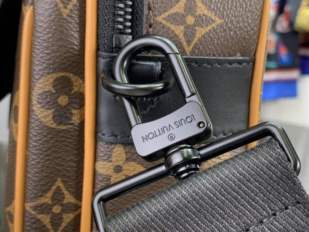Classic Shoulder Bag