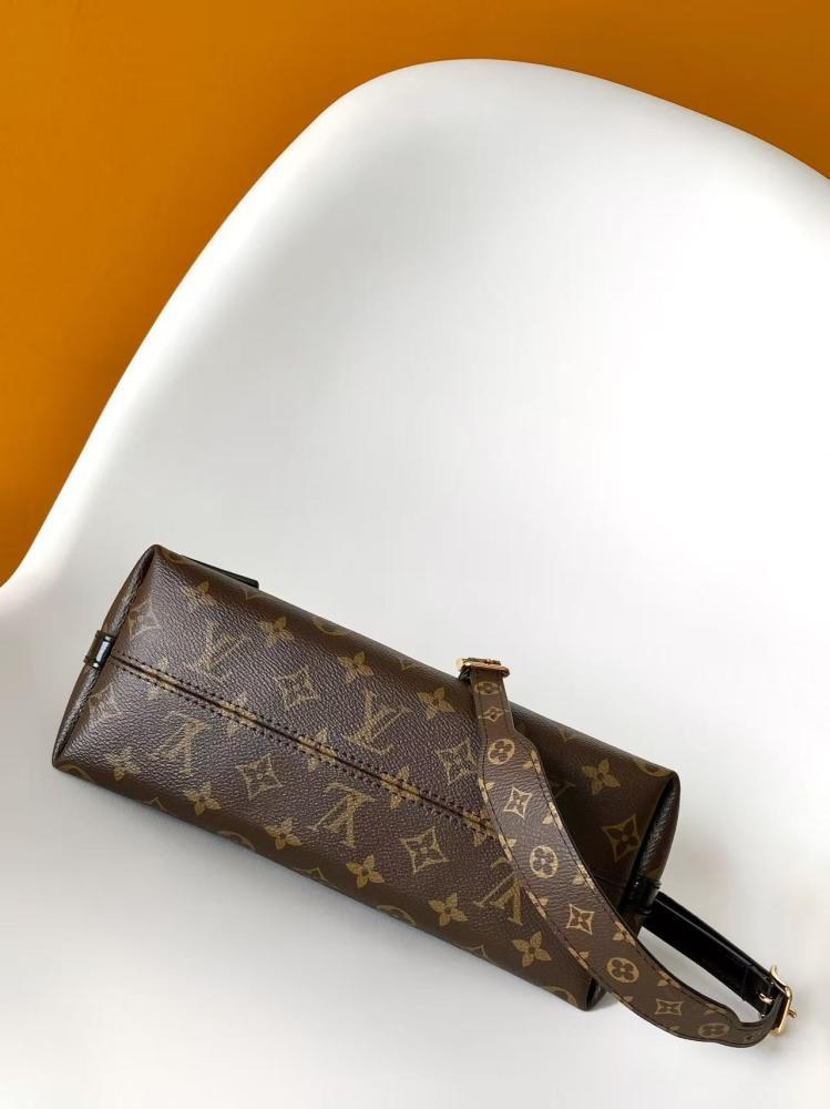 Arco Embroidered Leather Shoulder Bag