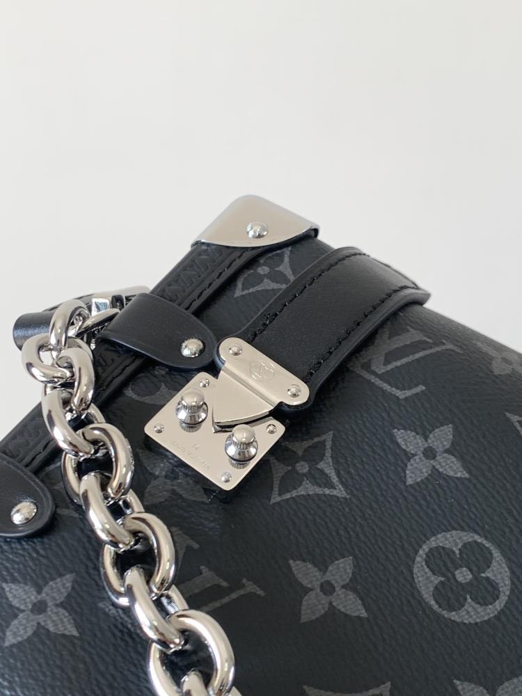 Classic Shoulder Bag