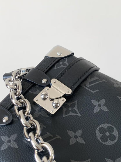 Classic Shoulder Bag