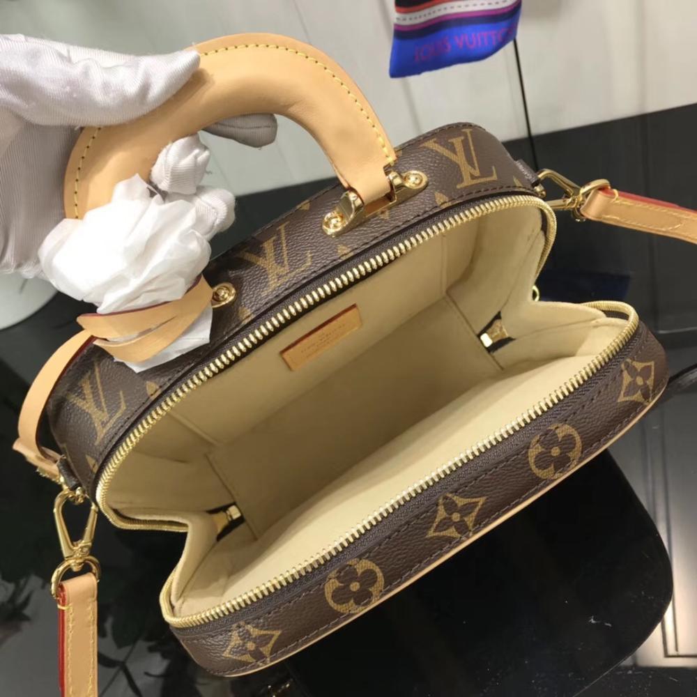Classic Shoulder Bag