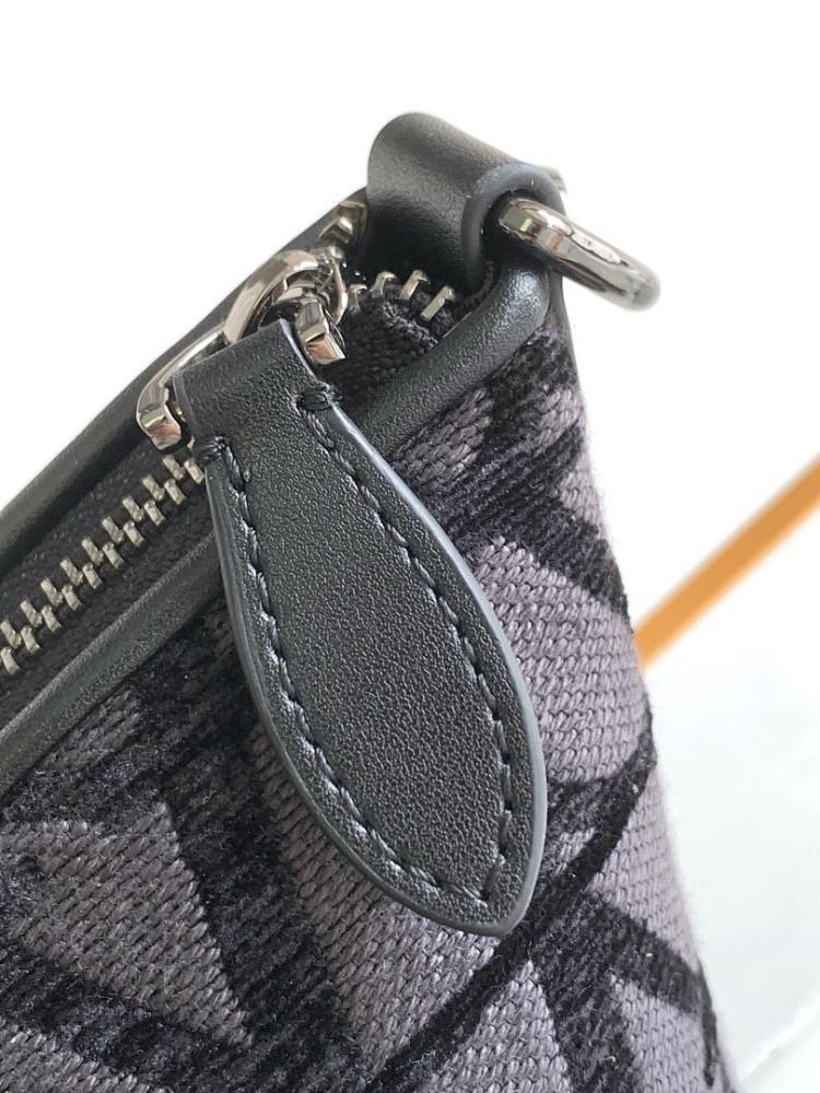 Modern Elegant Embroidered Shoulder Bag
