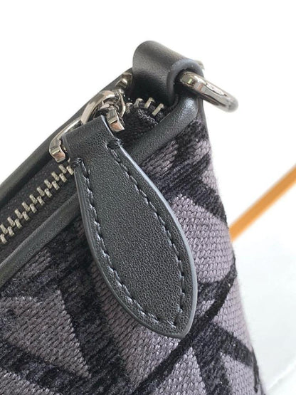 Modern Elegant Embroidered Shoulder Bag