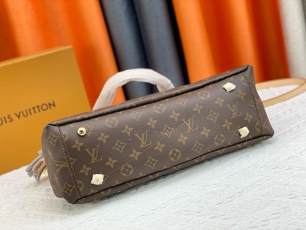 Italian-Inspired Elegant Leather Top Handle Bag
