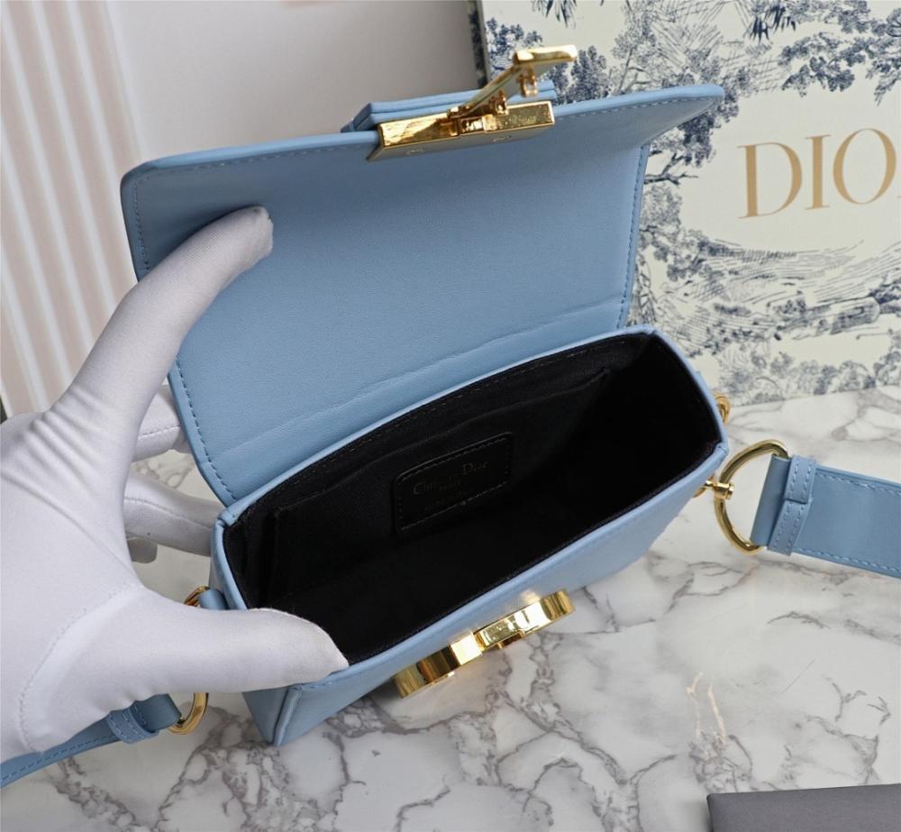 Stylish Shoulder Bag – Limited Edition