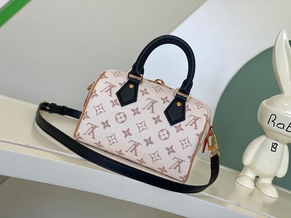Modern Italian-Inspired Leather Travel Bag