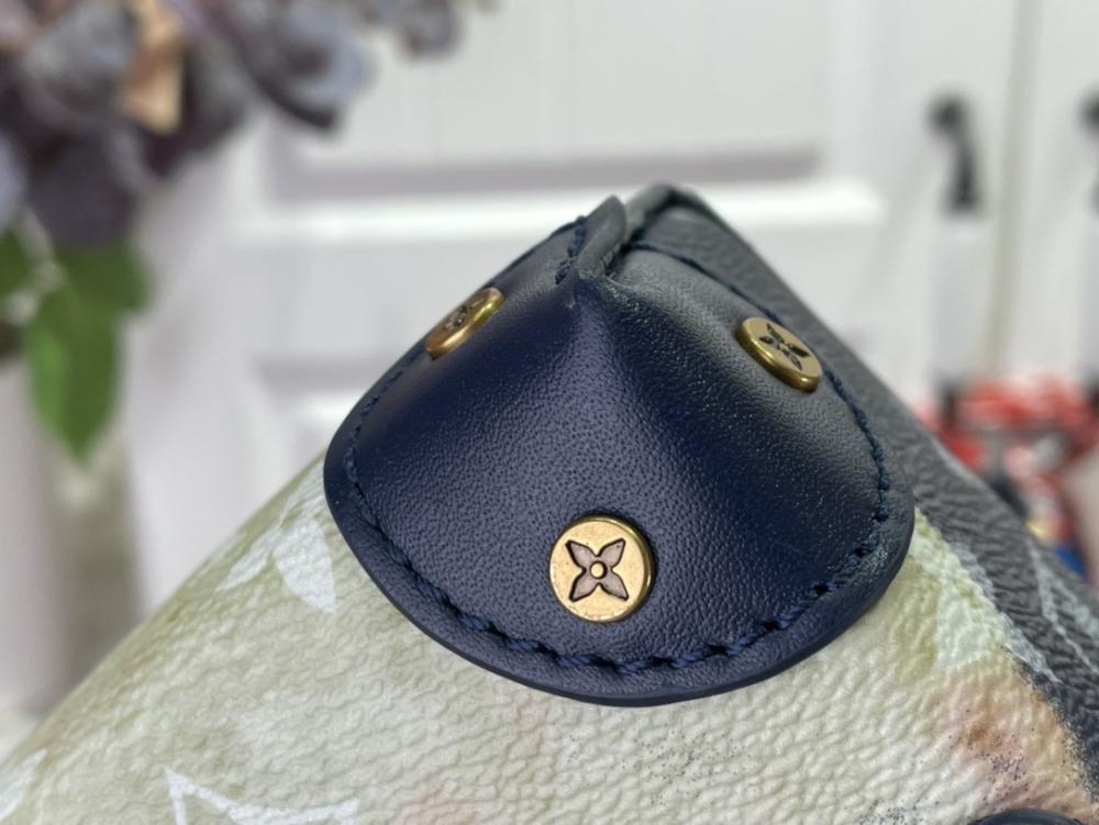 Classic Leather Shoulder Bag