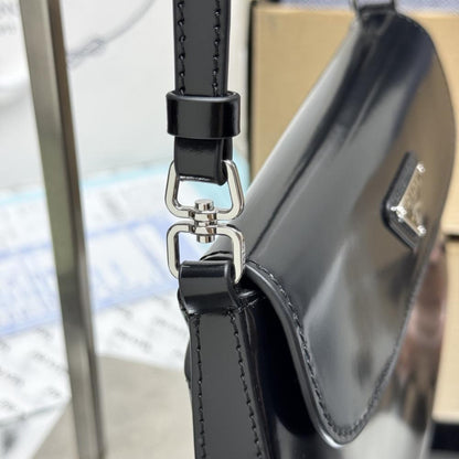 Classic Shoulder Bag