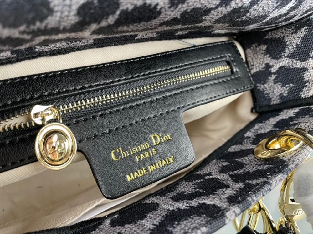 Modern Luxury Embroidered Shoulder Bag – Special Edition