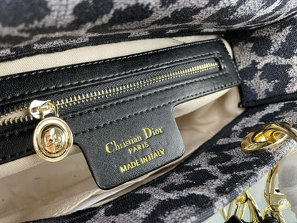 Modern Luxury Embroidered Shoulder Bag – Special Edition