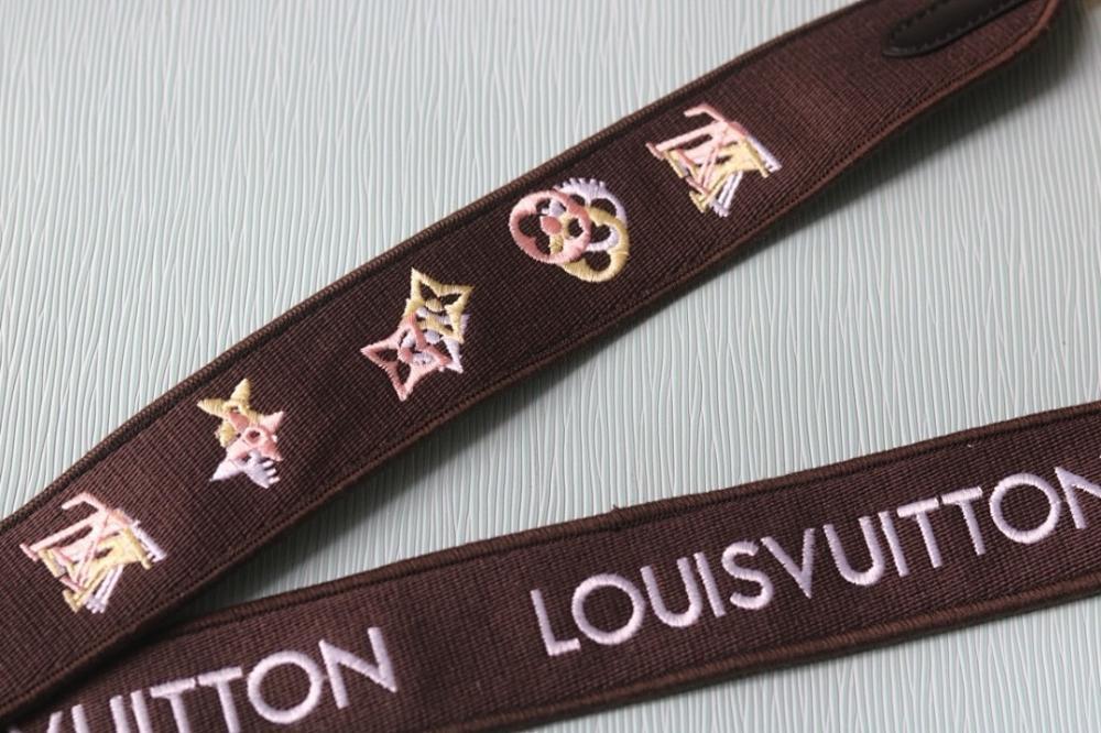 Elegant Embroidered Leather Shoulder Bag – Limited Edition
