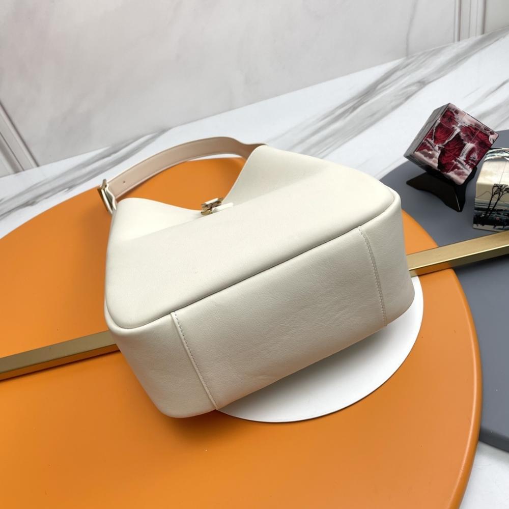 Classic Leather Shoulder Bag