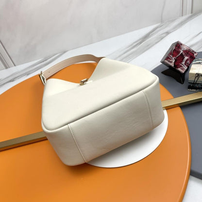 Classic Leather Shoulder Bag