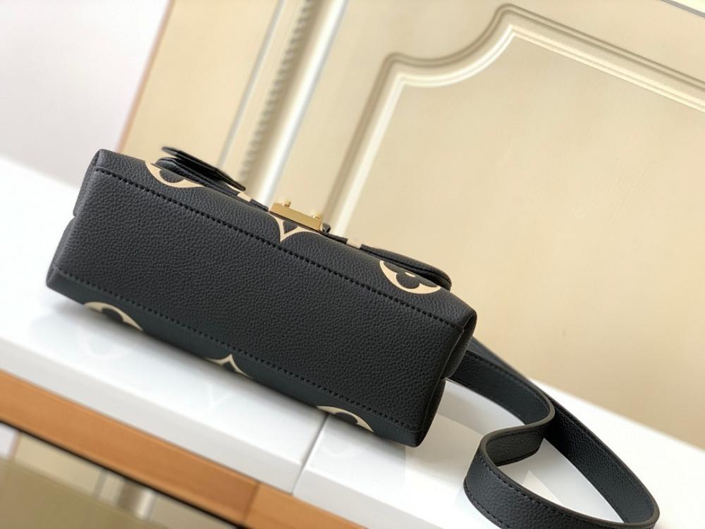 Classic Refined Leather Shoulder Bag