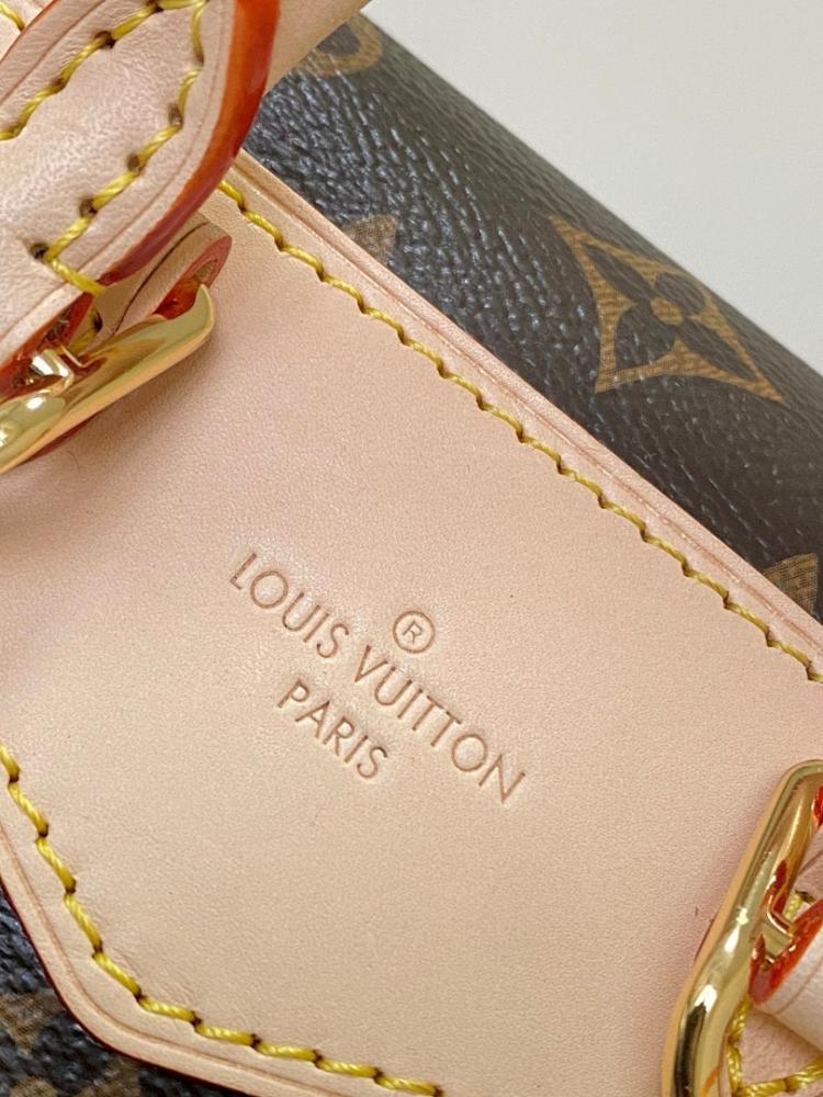 Italian-Inspired Elegant Canvas Bag