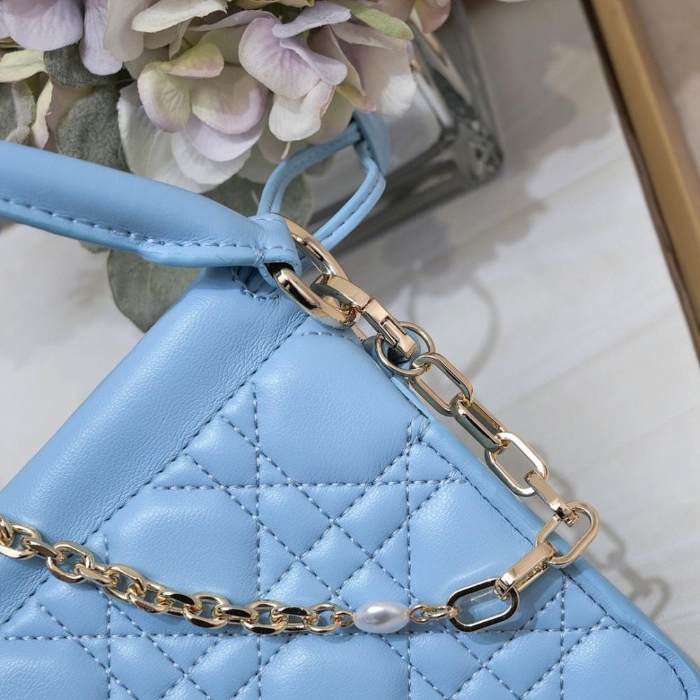 Stylish Refined Lambskin Shoulder Bag