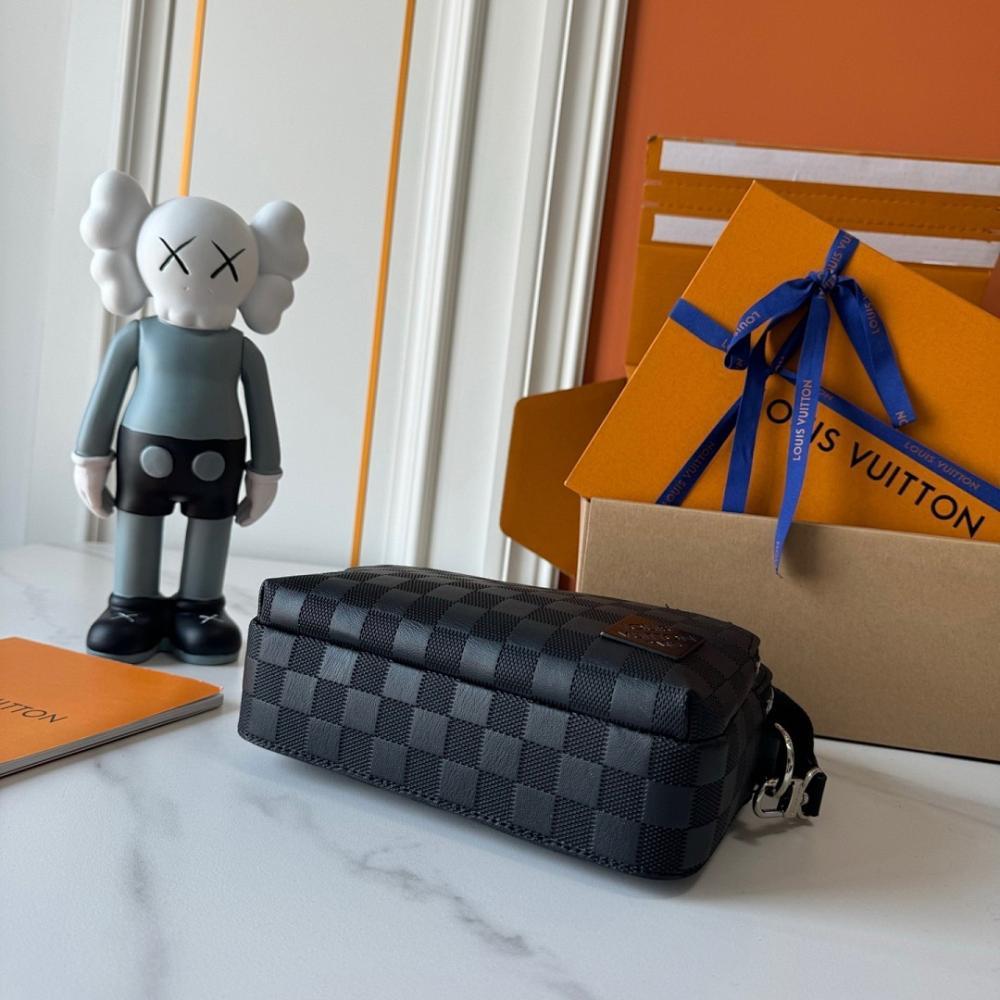 Modern Italian-Inspired Leather Shoulder Bag