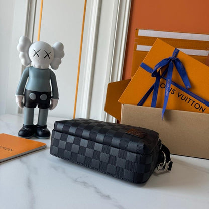 Modern Italian-Inspired Leather Shoulder Bag